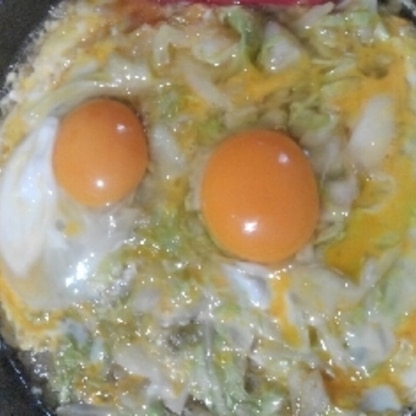 美味しく出来上がりました。溶き卵と卵を目玉風にしてみました。